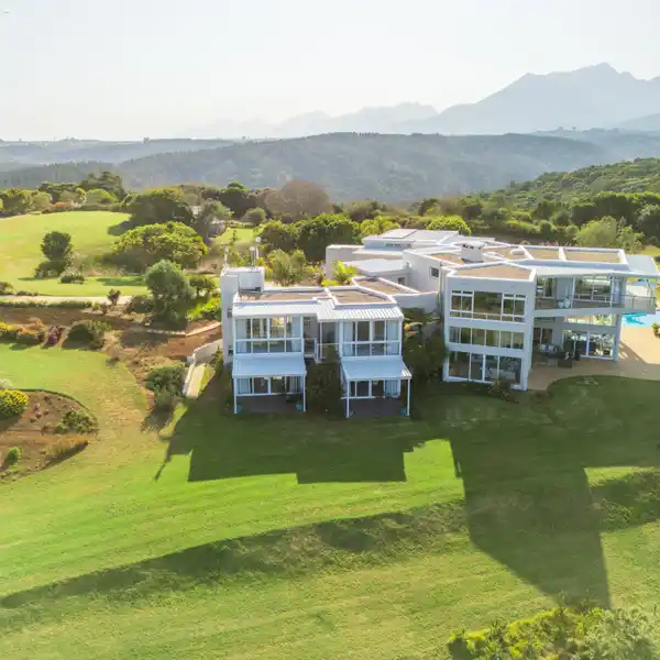 EXCEPTIONAL HILLTOP RESIDENCE WITH UNPARALLELED OCEAN VIEWS