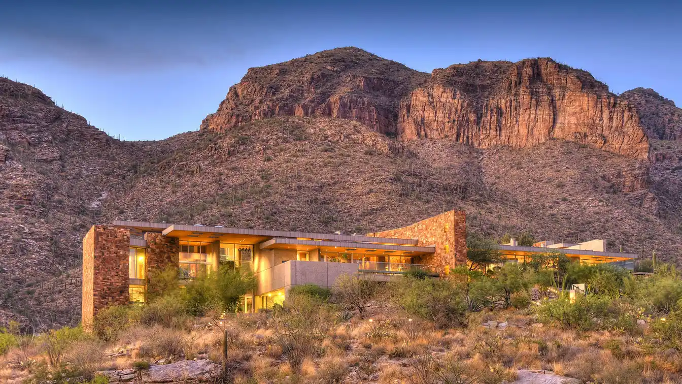 Campbell Cliffs - Breathtaking Home on Ten Acres