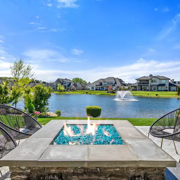 BEAUTIFUL WATERFRONT HOME IN CREIGHTON WOODS