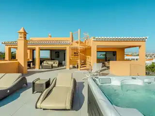 Fantastic Seafront Villa