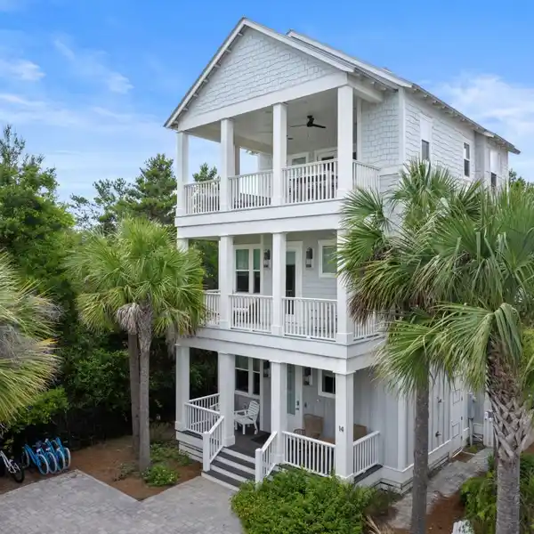 LOVELY HOME TWO BLOCKS TO BEACH ACCESS