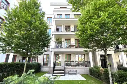 Exceptional Raised Ground Floor Apartment