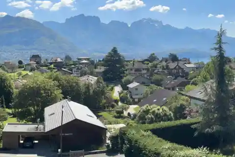 Elegant Villa Nestled in Natural Serenity