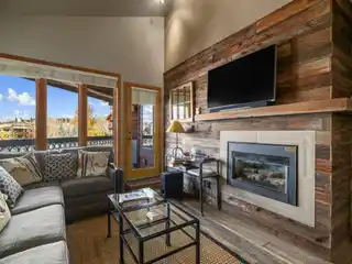 Stylish Mountain Retreat at Trappeur’s Lodge