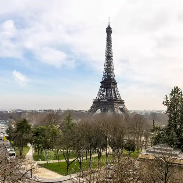 RARE ELEGANCE AND EXCEPTIONAL VIEWS