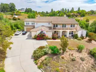 Spacious Home with Attached Guest House in Brook Hills Estates