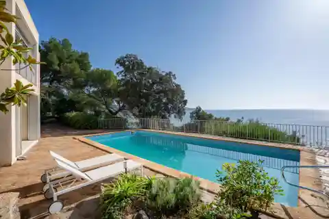 Huge Opportunity Overlooking the Sea
