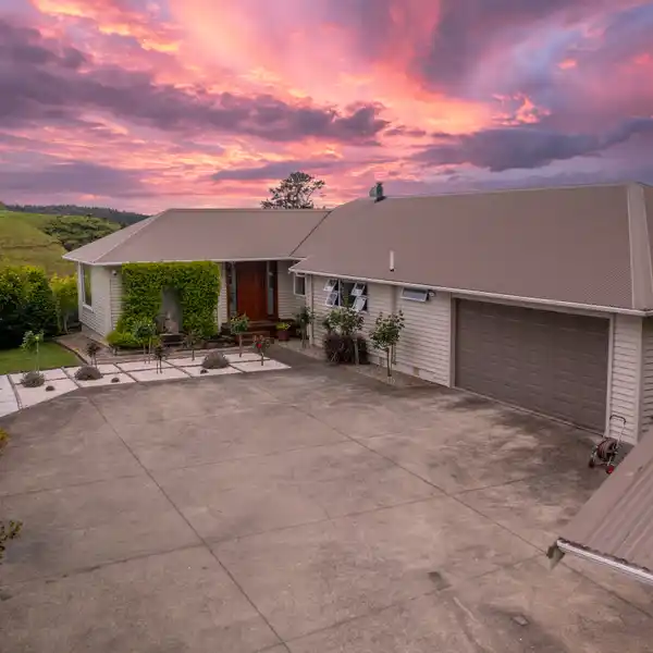 LIFESTYLE. LOCATION. LIVE THE DREAM