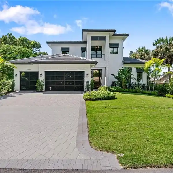 MAGNIFICENT NEW CONSTRUCTION MASTERPIECE IN LAKE PARK