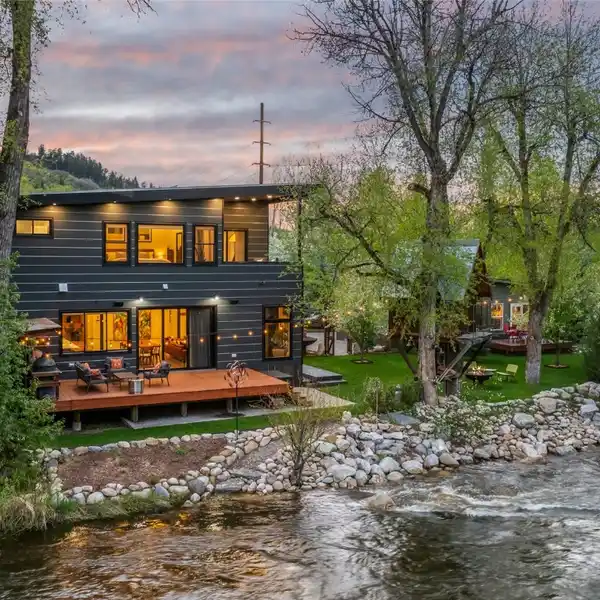 SPECIAL PROPERTY ON THE YAMPA RIVER