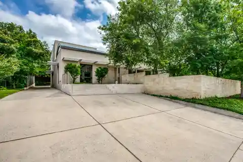 Elegant Estate Designed to Perfection
