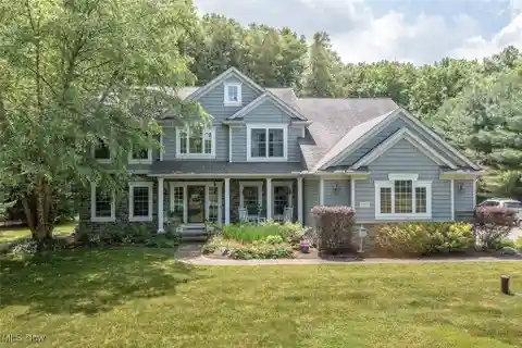 Spacious Open Plan Home on Two Scenic Acres