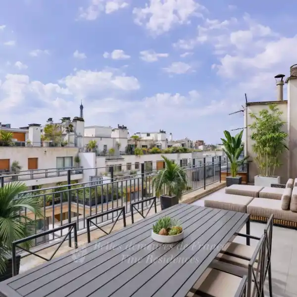 RENOVATED DUPLEX APARTMENT