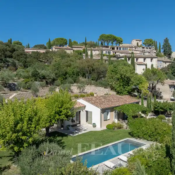 PEACEFUL SINGLE-STORY HOME WITH COMMANDING VIEWS