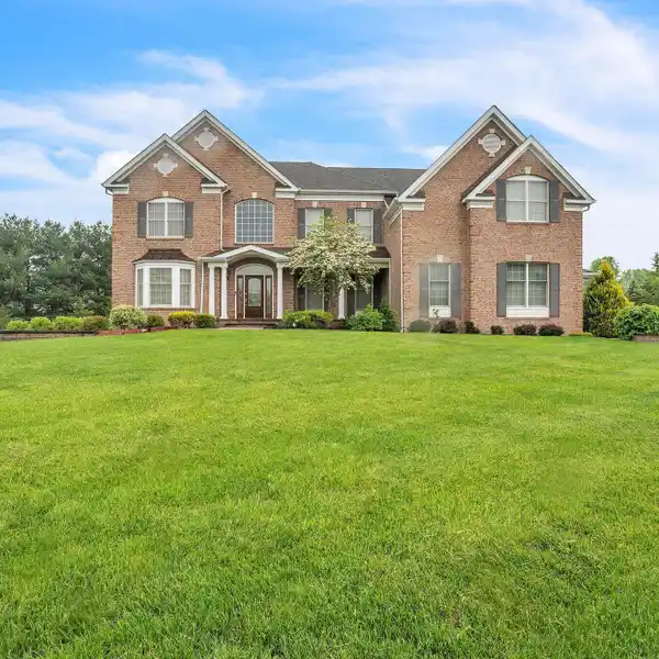 BRICK FRONT BEAUTY WITH DRAMATIC CURVED STAIRCASE