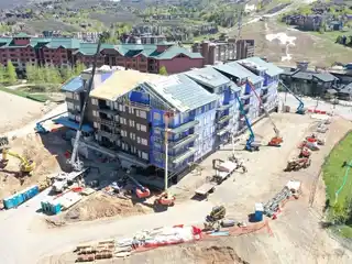 Top-Floor Corner Residence at the Amble