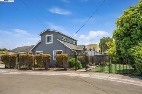 Dual-kitchen Gem with Rv Parking