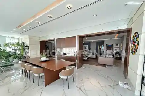 High-End Apartment in a Luxurious Neoclassical Building