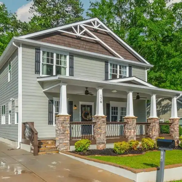 TURNKEY HOME IN ICONIC OAKHURST