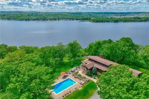 Extraordinary Private Retreat on the St. Croix River