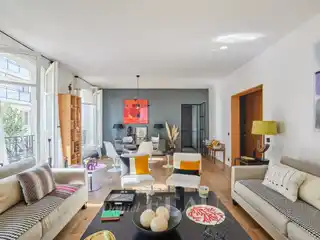 Bright and Peaceful Dual-Aspect Apartment