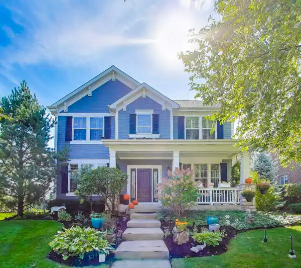CHARMING ESTATE WITH EXPANSIVE INDOOR-OUTDOOR LIVING