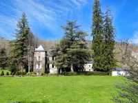 MAGNIFICENT 17TH CENTURY MANOR HOUSE