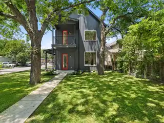 Chic Duplex Retreat in Prime Location