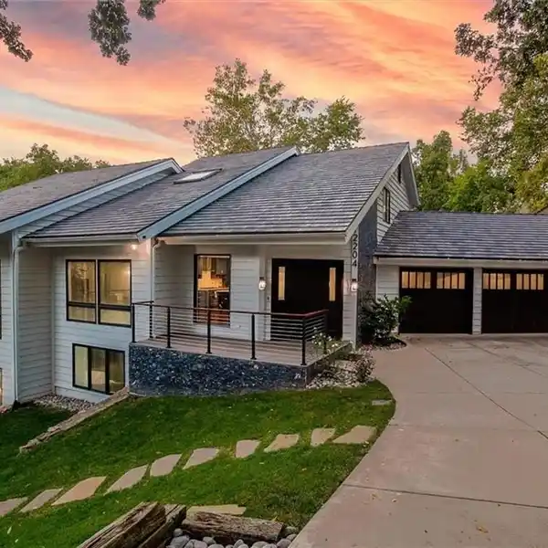 BOLD MODERNIZED MASTERPIECE