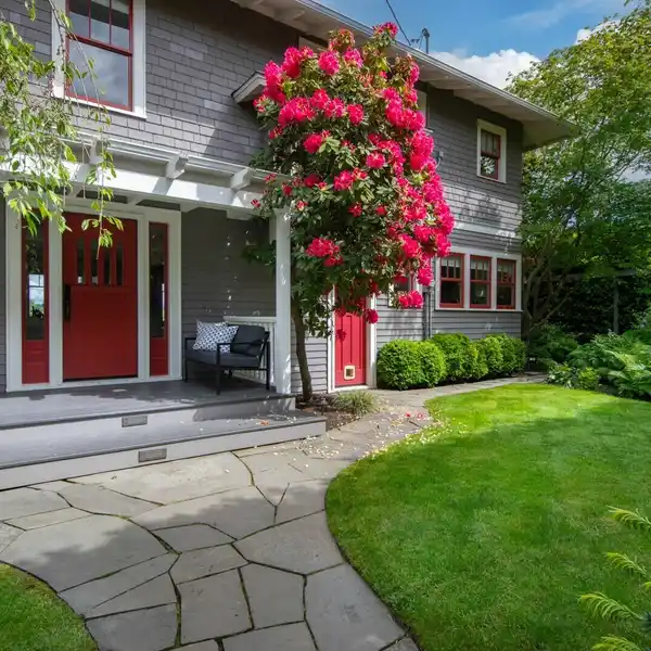 SPECIAL AND STATELY RESIDENCE