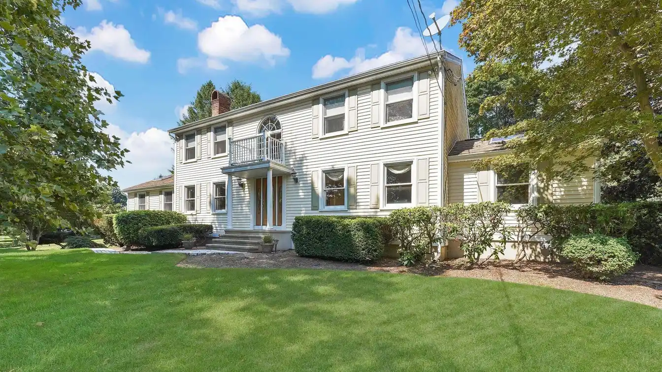Meticulously Maintained Colonial in a Sought-after Location