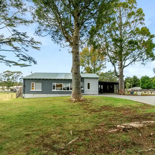 PRIVATE LIFESTYLE RETREAT WITH ROLLING VIEWS