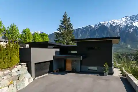 Architect-designed Modern Home with Sweeping  Views