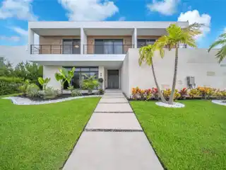 Modern Jewel in Botaniko