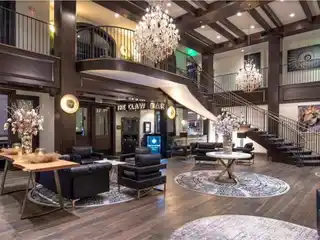 Coastal Updated Condo in Downtown Old Naples