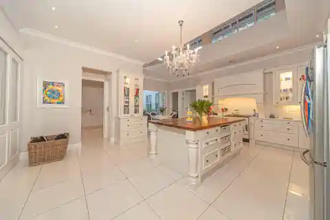 Iconic Family Residence in Exclusive Eccleston Crescent