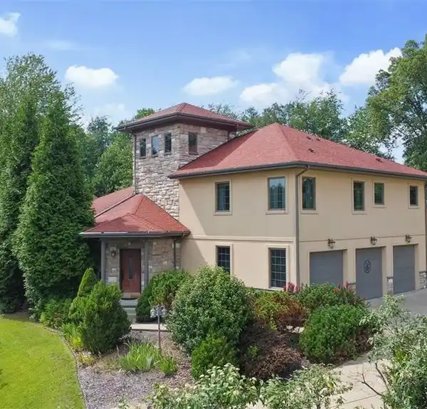 GORGEOUS HOME WITH A UNIQUE PLAN