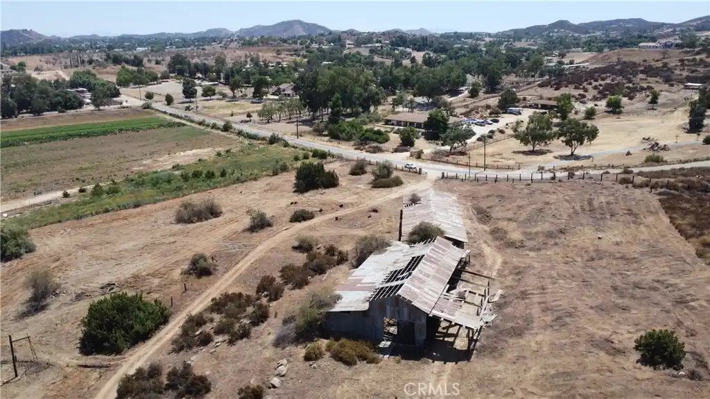30 Acres in Prime Location