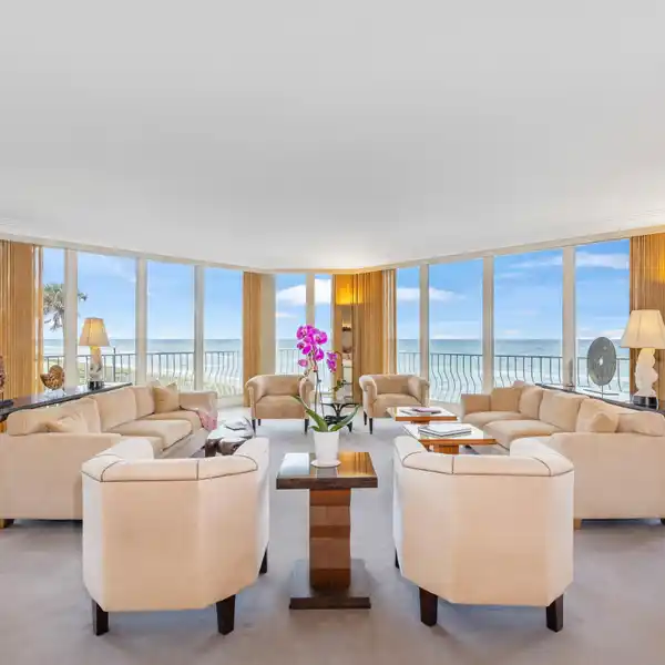 EXCEPTIONAL LUXURY LIVING AT EXCLUSIVE SLOANS CURVE