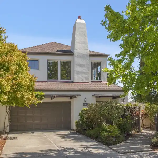 METICULOUSLY MAINTAINED HOME IN IDEAL LOCATION