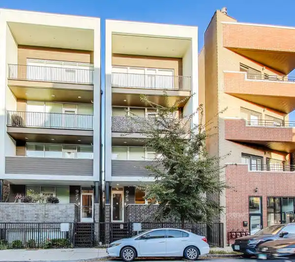 MODERN DUPLEX WITH EXPANSIVE INDOOR-OUTDOOR ENTERTAINING