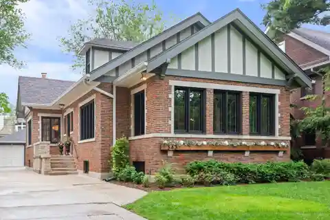 Chic, Family-friendly Gem by the Lake