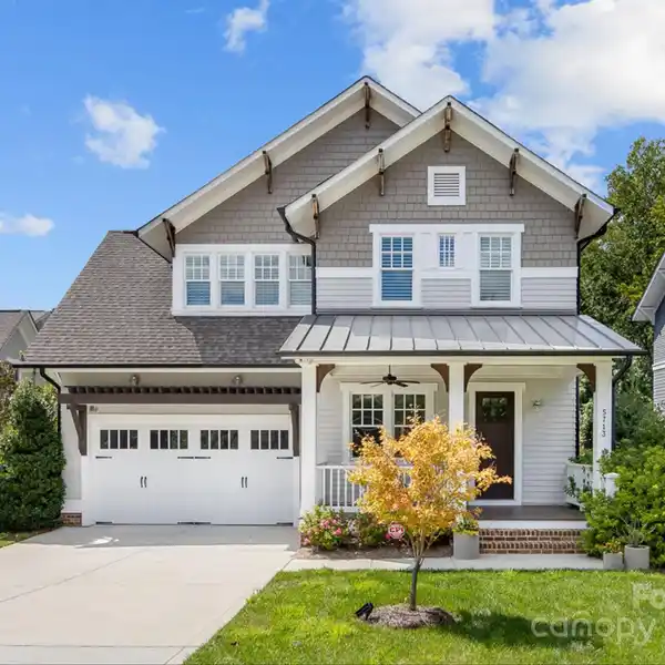 STUNNING CRAFTSMAN-STYLE HOME