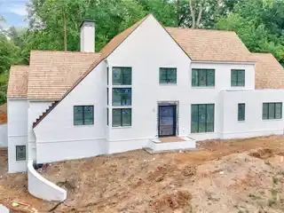 New Luxury Residence on a Private Cul-de-sac