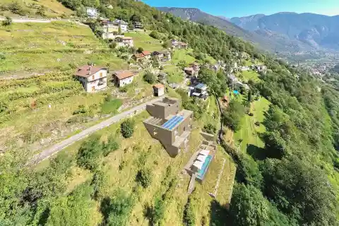 Spacious and Bright Residence