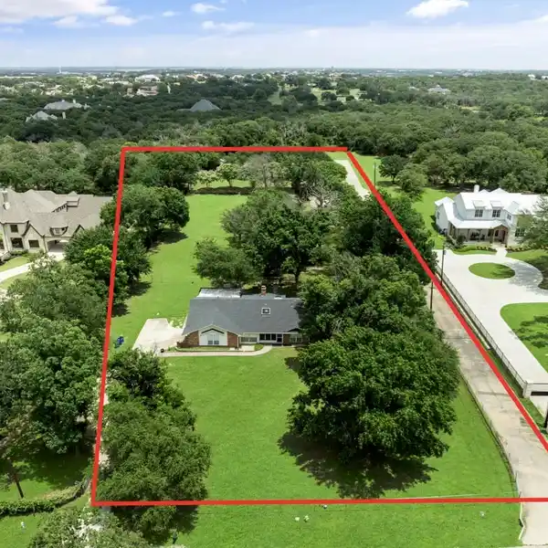 A GEM IN THE HEART OF WESTLAKE VILLAGE