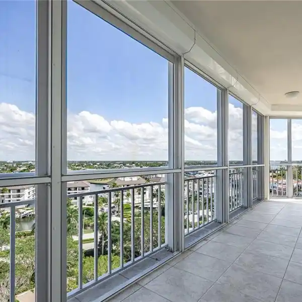 BEAUTIFUL RESIDENCE WITH CAPTIVATING SUNSET VIEWS