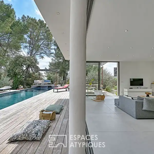 ELEGANT CONTEMPORARY VILLA