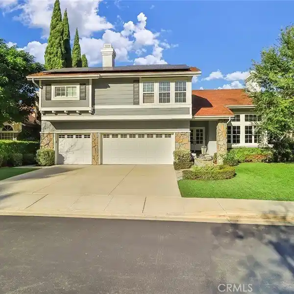 BEAUTIFULLY UPDATED HOME IN CHANTECLAIR ESTATES