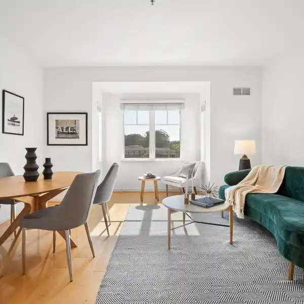 EXCEPTIONAL TOP-FLOOR RESIDENCE AT BRODERICK PLACE